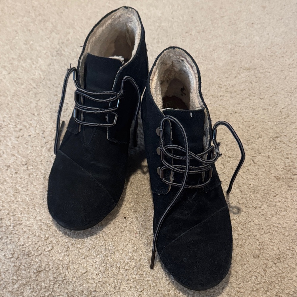 Toms Black Lace-Up Women's Boots